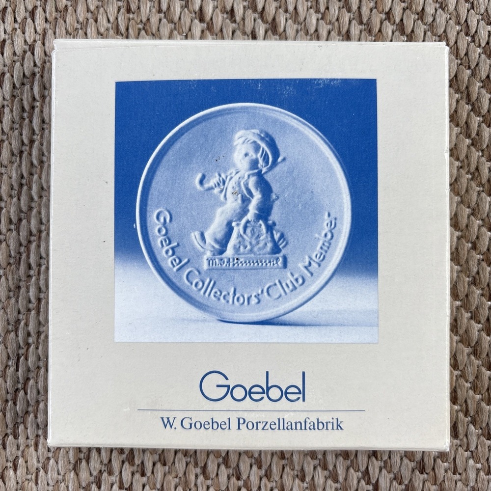 Vintage Goebel 1976 1985 West Germany Collector's Club Member Plaque 4"
